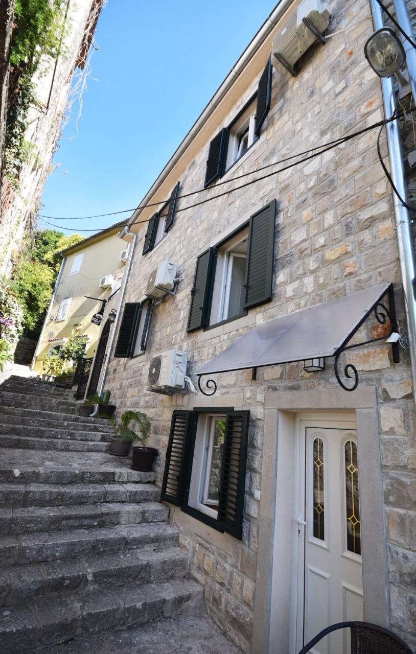 Vila Kula 1830 Apartments Herceg Novi Dış mekan fotoğraf